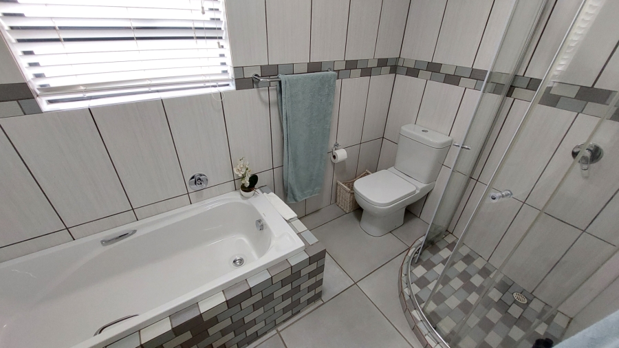 3 Bedroom Property for Sale in Tafelzicht Western Cape